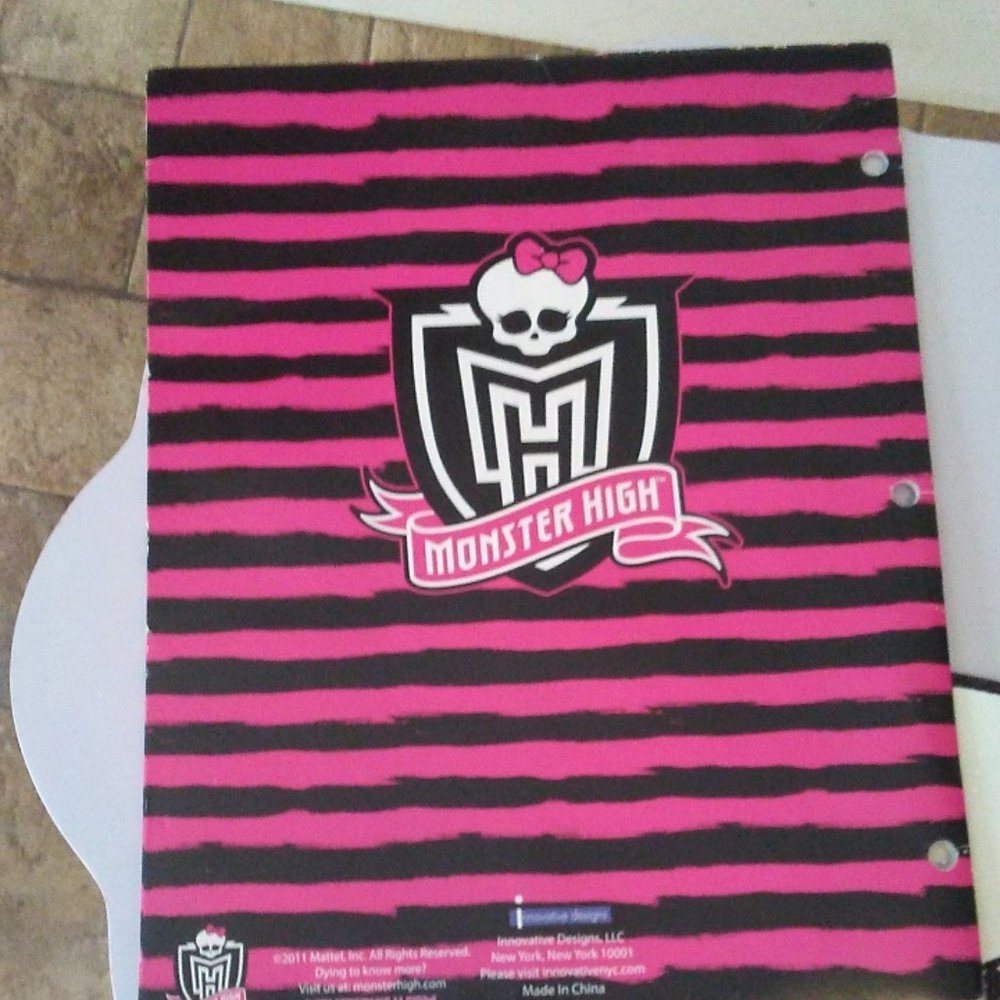 Monster High pocket folder, skull sign, stretch bracelet and pencil sharpener - Picture 7 of 9